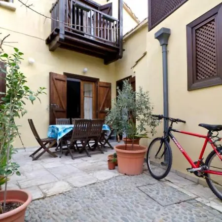 Historical House In The Old Of Сasa de vacaciones *