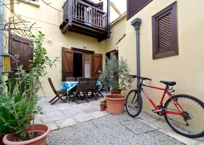 Historical House In The Old Of Semesterbostad *